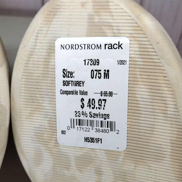 Dr. Scholl's "Cozy Vibes" Eco Conscious Slippers - Picture 7 of 9